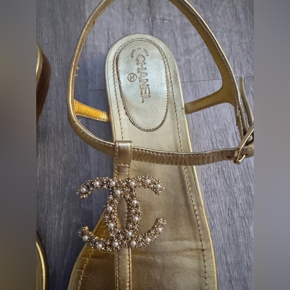 CHANEL Gold CC Pearl Thong Sandals 38 - Picture 4 of 9